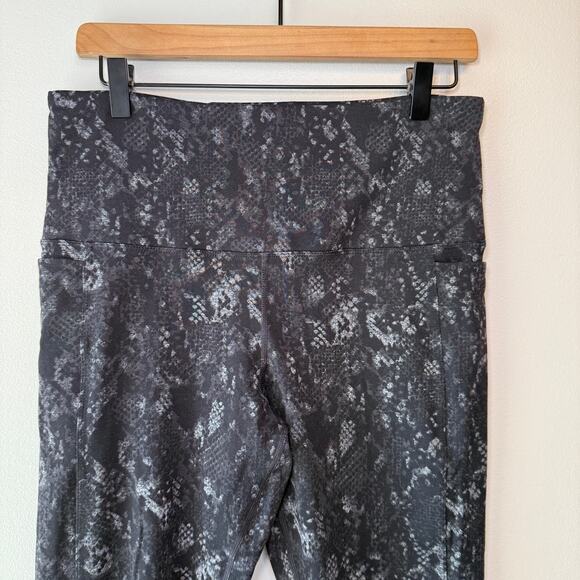Tuff Athletics Women's Snakeskin Print Ankle Leggings Black Gray Size Large - Picture 2 of 7